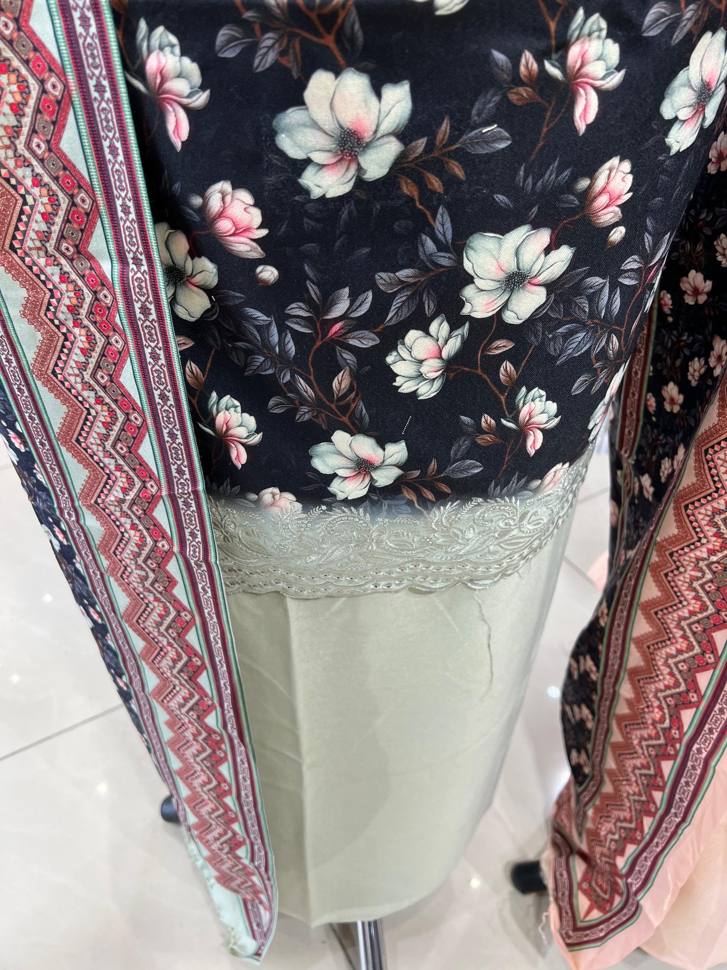 Floral Print Alpine With Shawl